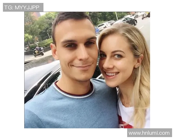 足球明星背后的爱情代价与荣耀交织的心路历程 足球明星背后的爱情代价与荣耀交织的心路历程