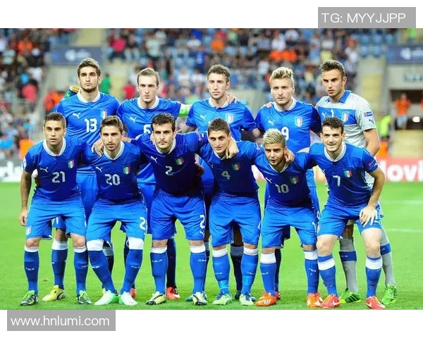 足球明星齐聚一堂高清合影展现足坛风采与荣耀瞬间 足球明星齐聚一堂高清合影展现足坛风采与荣耀瞬间